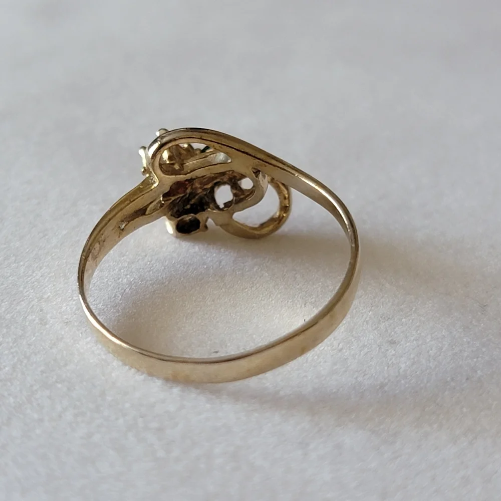 Vintage 3 Stone Mothers Ring Simulated Gemstone Gold Tone Dainty Size 7¾
